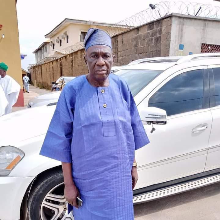Akinsanya Condoles with Family, Egbeda, Oyo Progressives on Demise of Baba Gani Alade