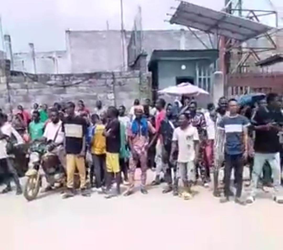 Two Workers Reported Dead As Sumal/Yale Foods Staff Protests Over FG Palliatives, Higher Wage Demand